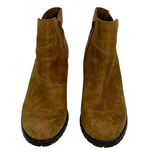 Clarks Verona Trish Brown Distressed Leather Ankle Booties Heel Boot Womens 9.5M - Picture 2 of 9